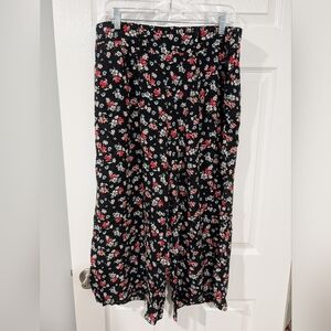 NWT Torrid Black Floral Tie Front Wide Leg Crop Pants Size 1 (Missing the Belt)